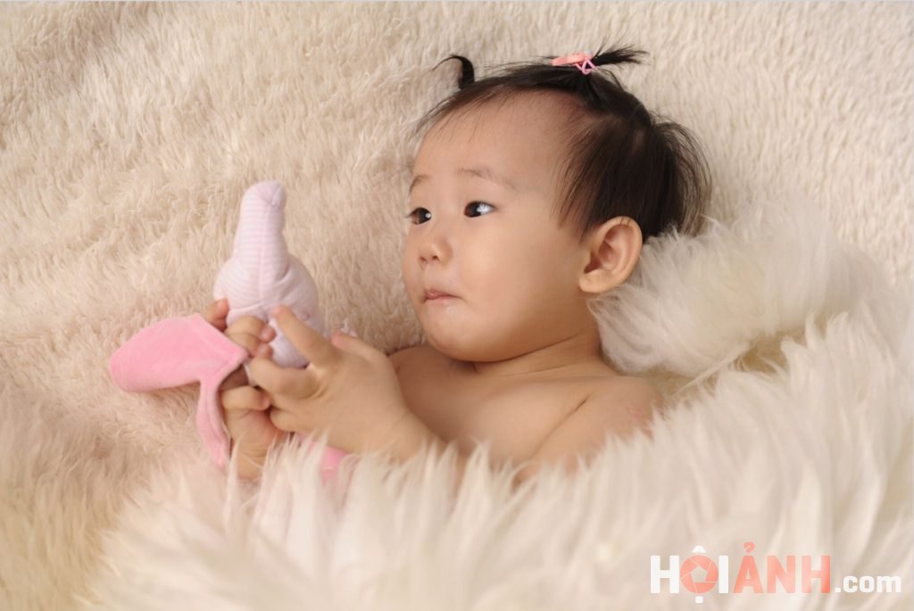 Tự chụp ảnh cho bé? Xem, cảm nhận để chụp đẹp hơn 1 Trẻ luôn năng động, sáng tạo và gần gũi với những vật xung quanh